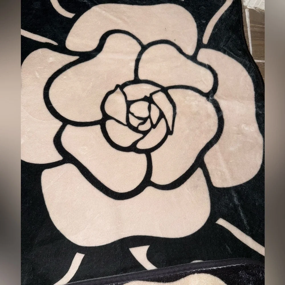 Elevate Your Space with Timeless Elegance: Black Cream Camellia flower rugs